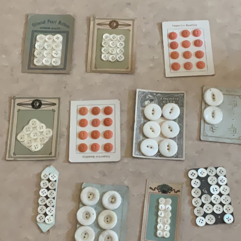 Lot of antique/vintage mother of pearl buttons.